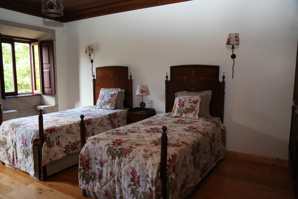 Quinta Dos Castanheiros Bed And Breakfastポンテ・デ・リマ 部屋 写真