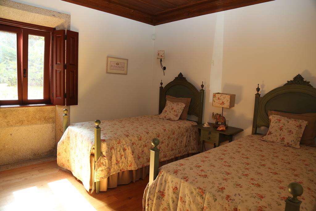 Quinta Dos Castanheiros Bed And Breakfastポンテ・デ・リマ 部屋 写真