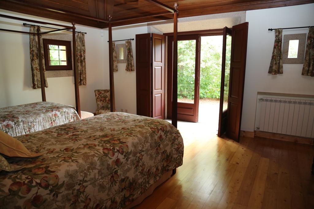 Quinta Dos Castanheiros Bed And Breakfastポンテ・デ・リマ 部屋 写真